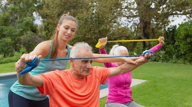 椅子站起锻炼方法_肌少症家庭锻炼_股四头肌训练椅