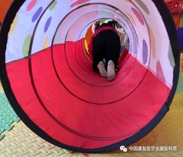 感统训练单腿椅_儿童感觉统合游戏大全_感觉统合训练方法