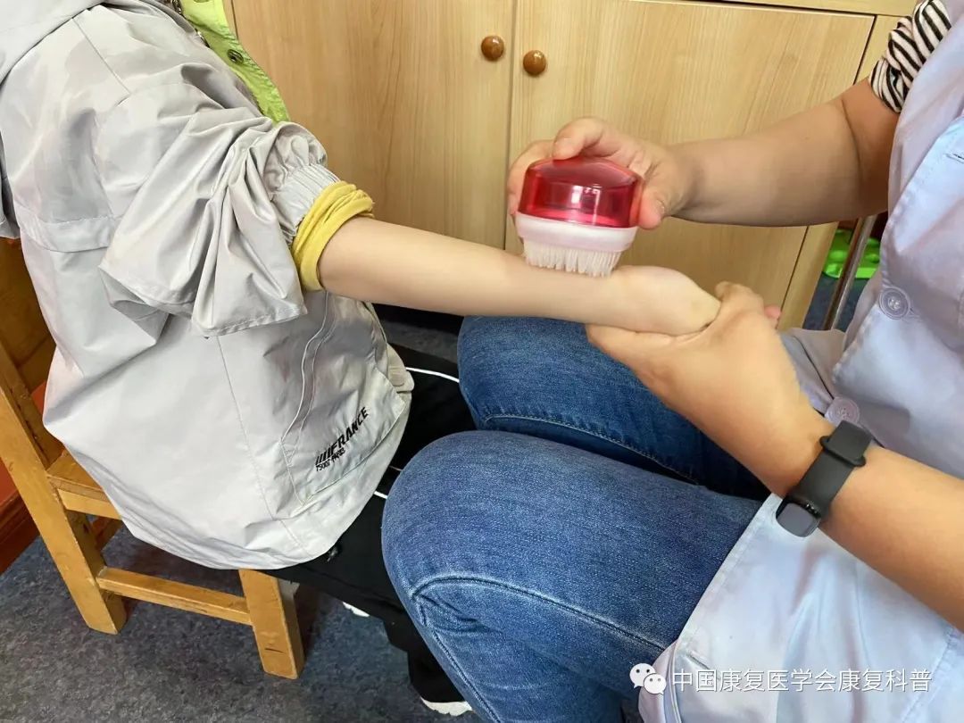 感觉统合训练方法_感统训练单腿椅_儿童感觉统合游戏大全