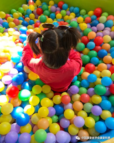 感觉统合训练方法_儿童感觉统合游戏大全_感统训练单腿椅