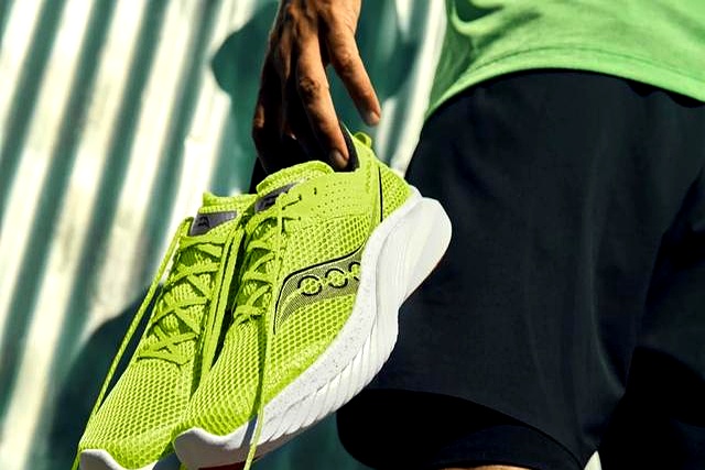 跑鞋科技升级_长距离跑鞋耐磨性_买什么牌子跑步机好