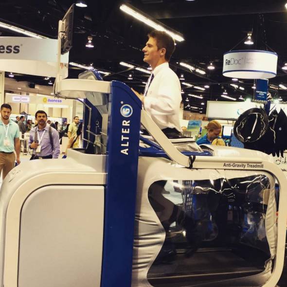 反重力跑步鞋_反重力跑步机原理_反重力跑台原理