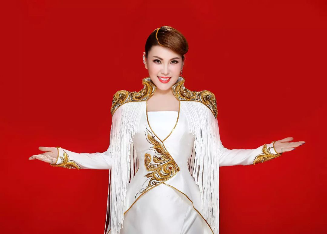 广场舞凤凰飞分解动作_凤凰飞广场舞视频32步_广场舞凤凰飞教学