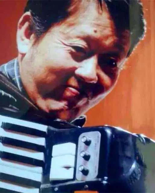 中老年建身体操_体操健身老年节中班教案_二十四节中老年健身体操