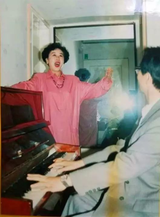 二十四节中老年健身体操_中老年建身体操_体操健身老年节中班教案