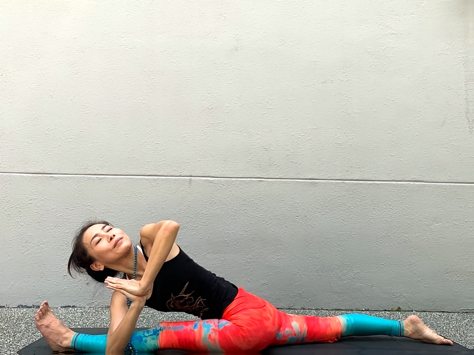 瑜伽力量训练_瑜伽肌肉强化_健身和瑜伽选哪个