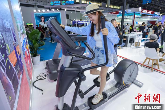 开yunapp体育官网入口下载手机版 消博会探馆：“黑科技”点燃卡路里