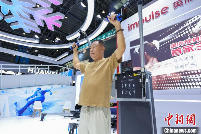  消博会儿童平衡车体验 _海南海口消博会 智能健身设备体验 _综合训练器 健身