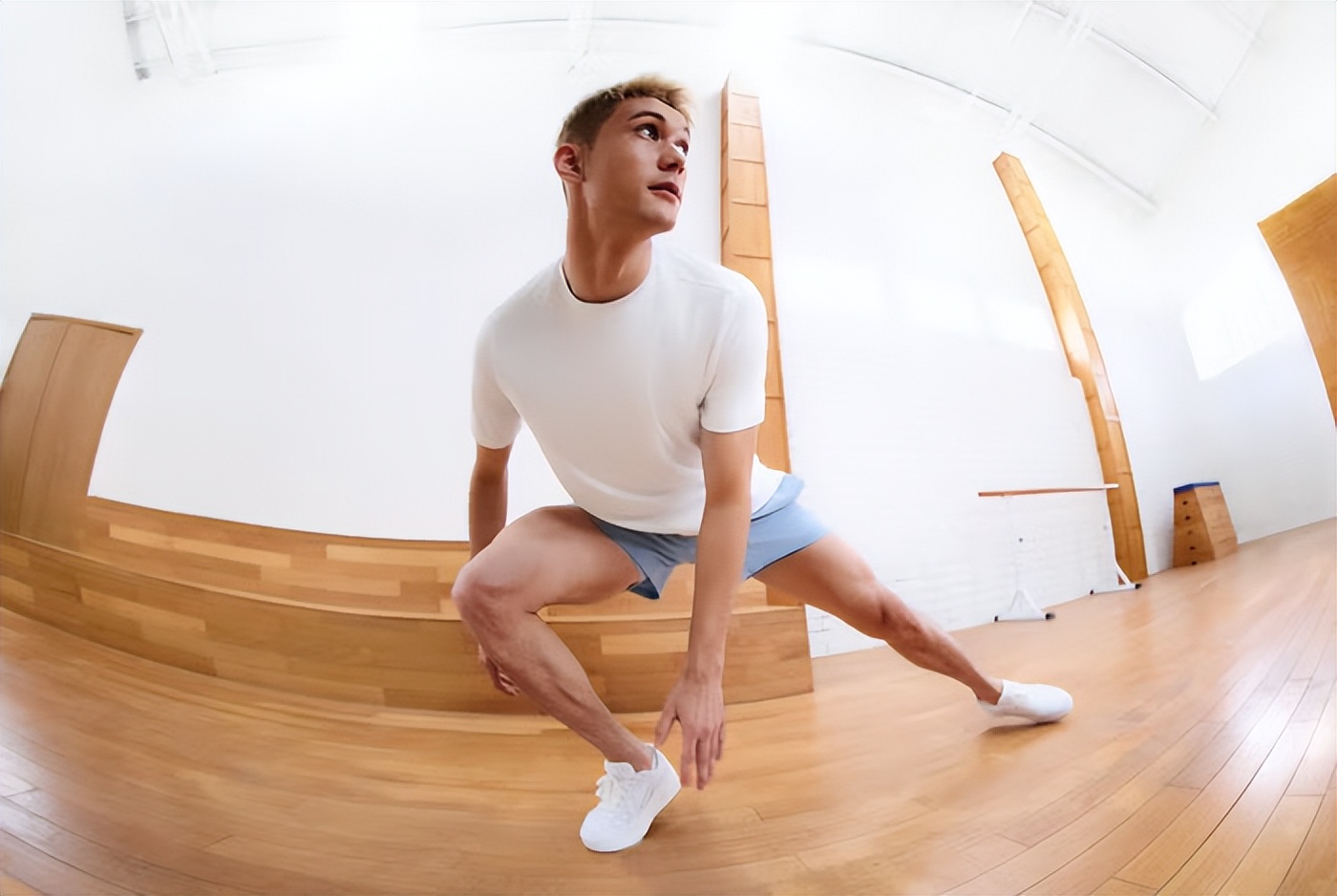 开yunapp体育官网入口下载手机版 想抢女性市场蛋糕的安德玛还需更大胆