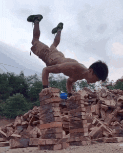 健身房训练与搬砖工肌肉对比_搬砖工肌肉量少原因分析_健身要带手套吗