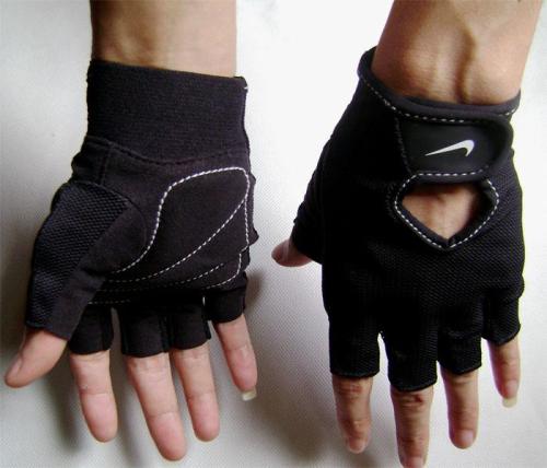 开yun体育官网入口登录体育 新手健身，用什么手套好呢？