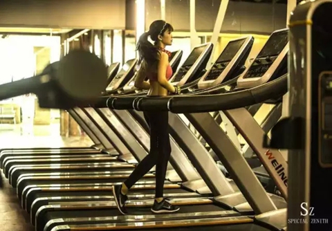 跑步机跑带润滑技巧_wnq跑步机履带偏右_迈宝赫商用跑步机维护保养