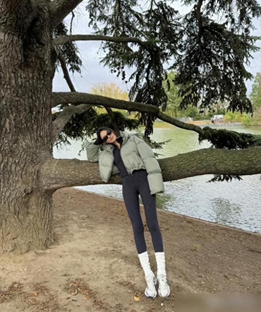 开yun体育官网入口登录app 我对“瑜伽裤”的偏见，在看完杭州女生街拍后变了！洋气又好看