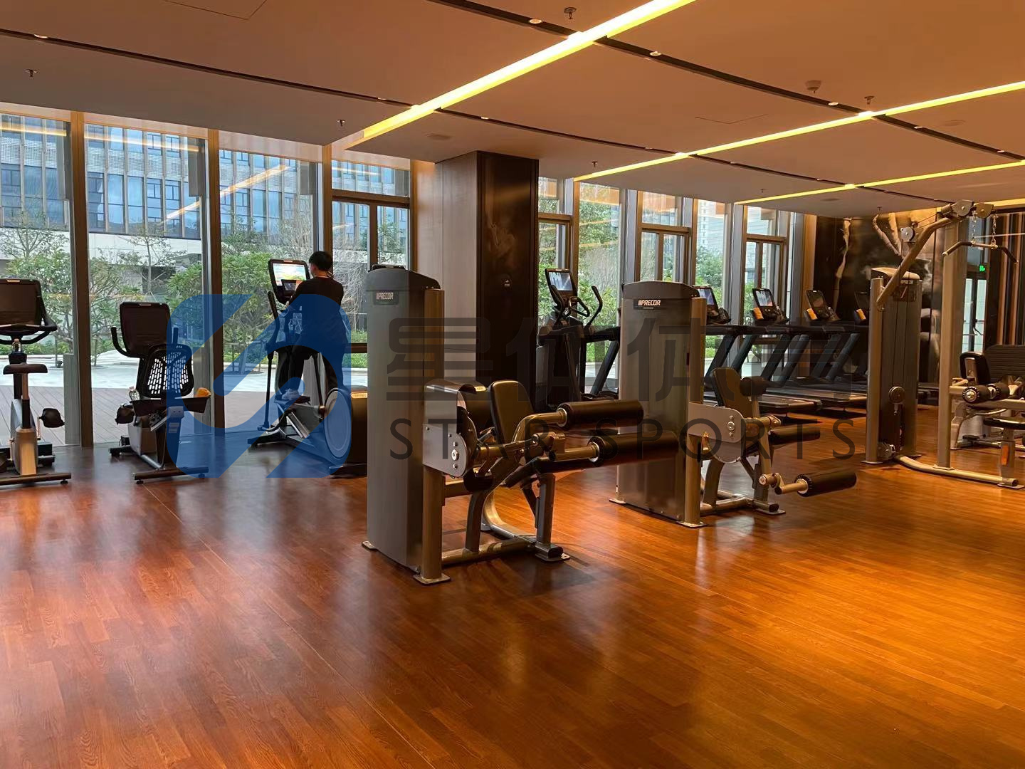 开yun体育app官方下载入口 使用健身器材综合训练器时有哪些注意点