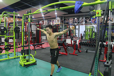 手套健身护腕图片_带护腕的健身手套_健身手套+护腕