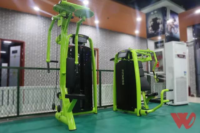 带护腕的健身手套_健身手套+护腕_手套健身护腕图片