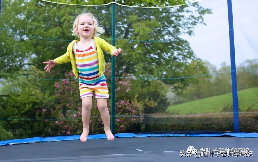 椅子练腿_感统课独脚凳的目的_感统训练单腿椅