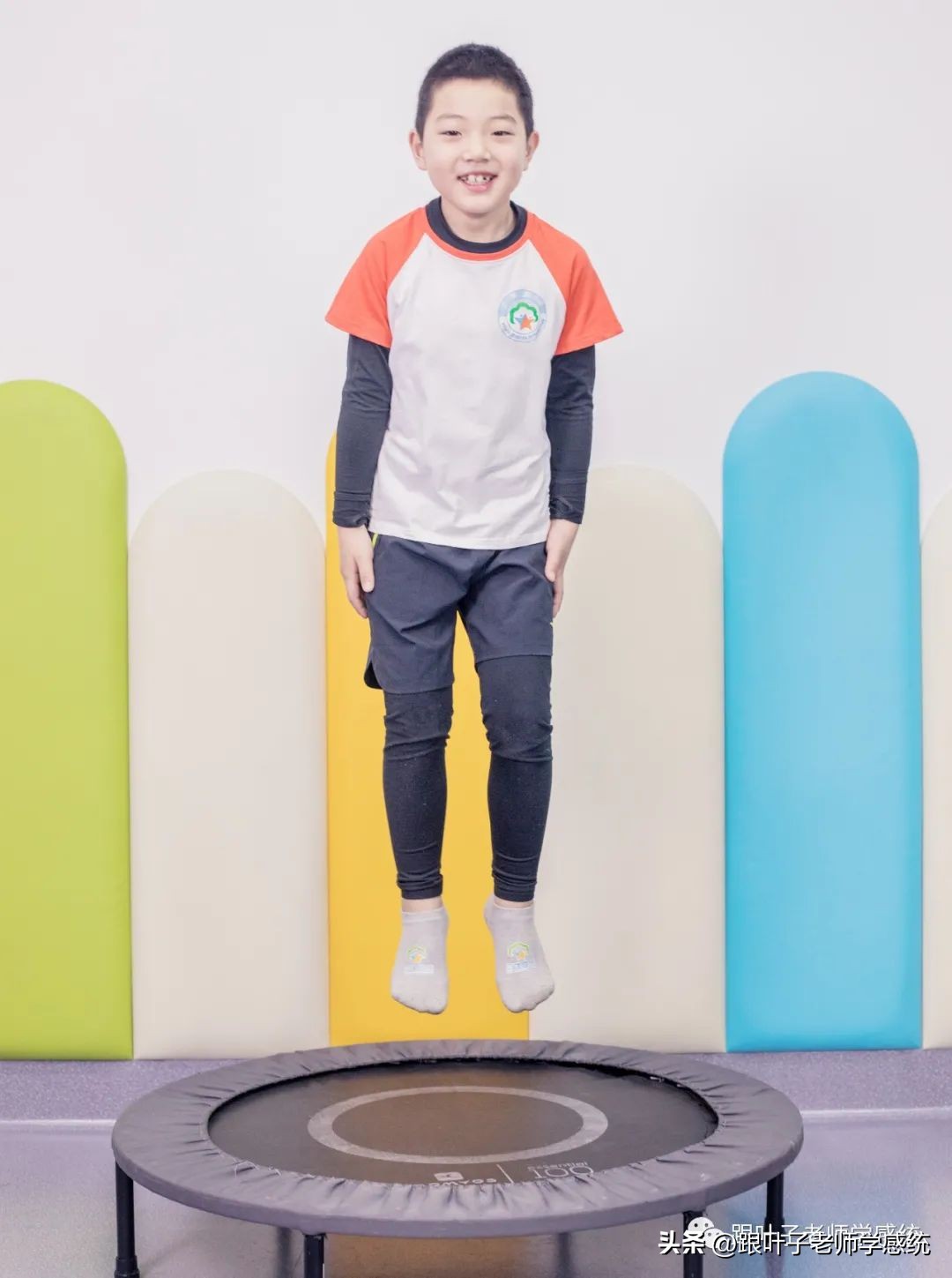 椅子练腿_感统课独脚凳的目的_感统训练单腿椅