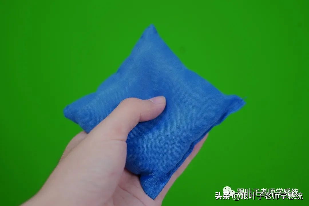 椅子练腿_感统训练单腿椅_感统课独脚凳的目的