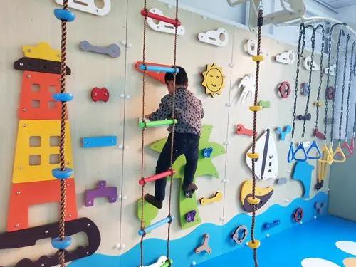 感统训练单腿椅_感统训练单脚站立_椅子体能训练