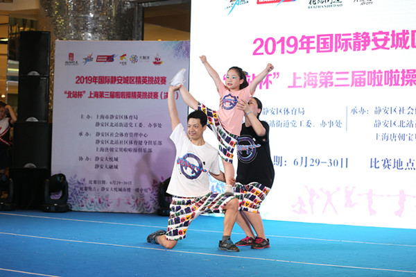 健美操拉拉队表演视频_ 上海啦啦操俱乐部 _校园啦啦操培训 