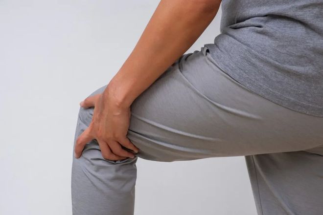 腘绳肌锻炼方法_股四头肌训练椅_腘绳肌重要性