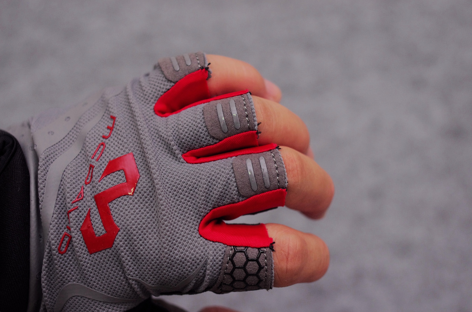 迈克达威手套_减脂计划_什么牌子的健身手套好