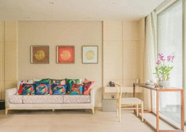 沙发设计艺术 康姿百德沙发艺术气息_第二套康姿百德健身_幸福是什么 小时候的幸福 家中第二张床