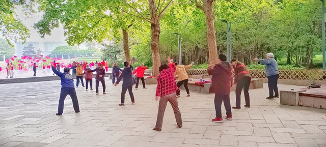 保护膝盖的股四头肌入门动作_股四头肌训练椅_增强股四头肌训练