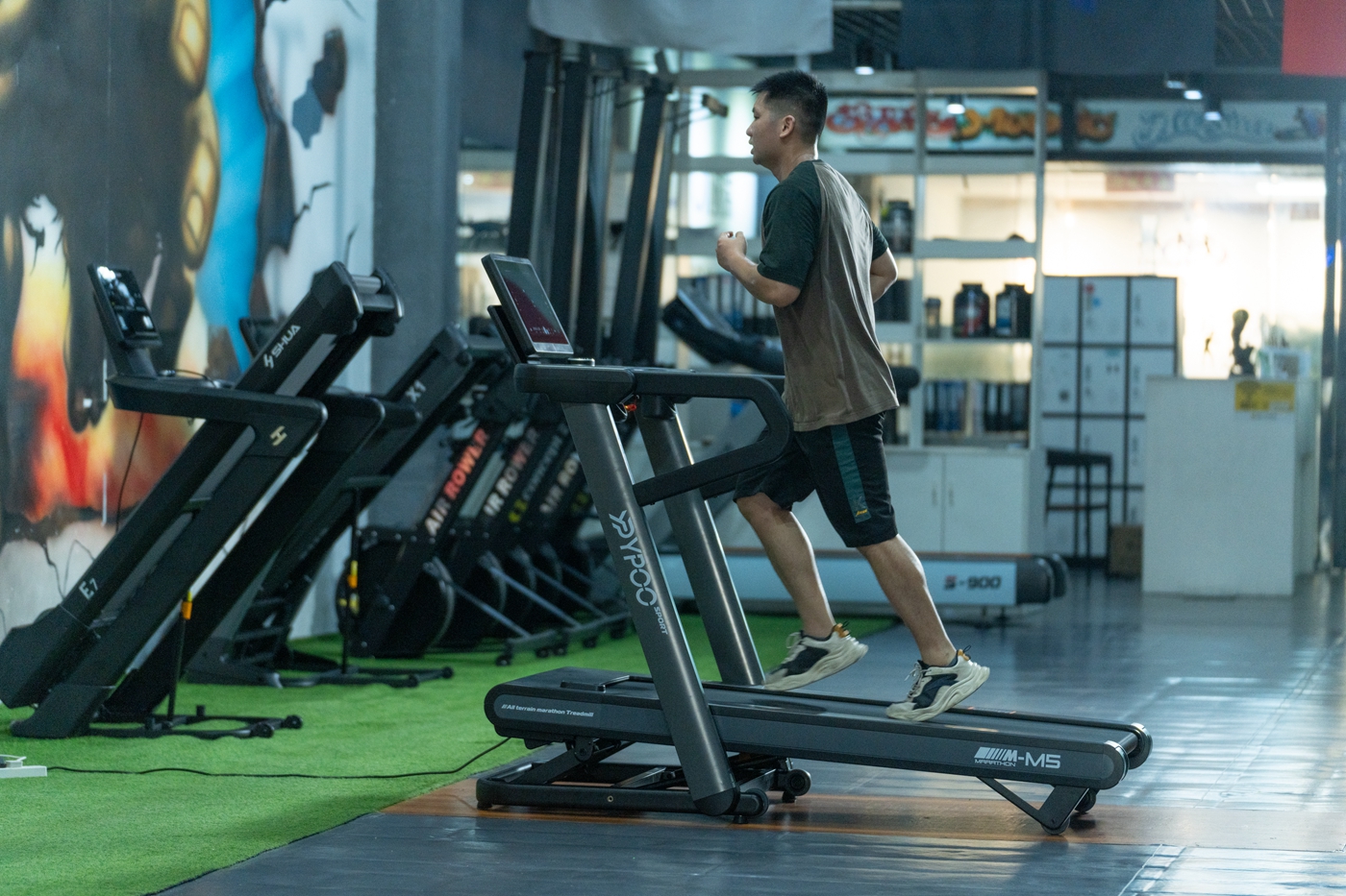 易跑M5评测_跑步机什么牌子好家用_3000-4000元跑步机对比