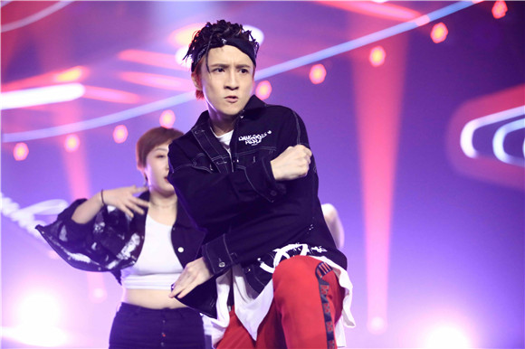 妖精漫画免费登录入口界面下拉式 一天汗透三件衣带着护膝熬大夜 薛之谦直呼“跳舞太难”