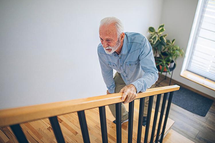 髋关节疼痛与日常活动关系_髋关节疼痛反复发作原因_髋关节训练椅