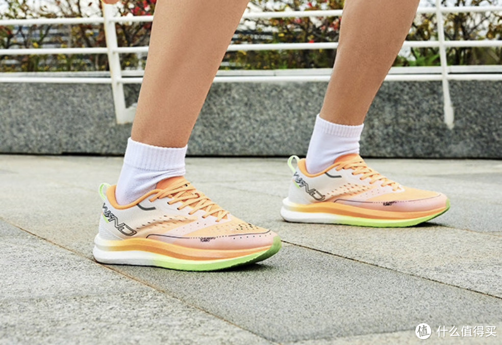 跑鞋300元配置特点_网上买什么牌子跑步机好?_国产跑鞋300元性价比