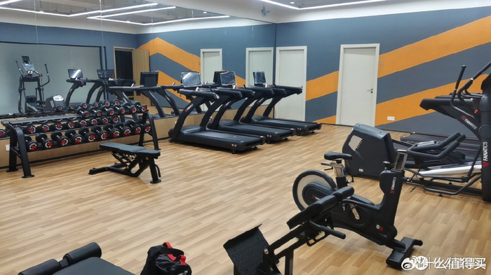 公司健身房设备配置_家用综合训练器 配重_酒店健身器材选择