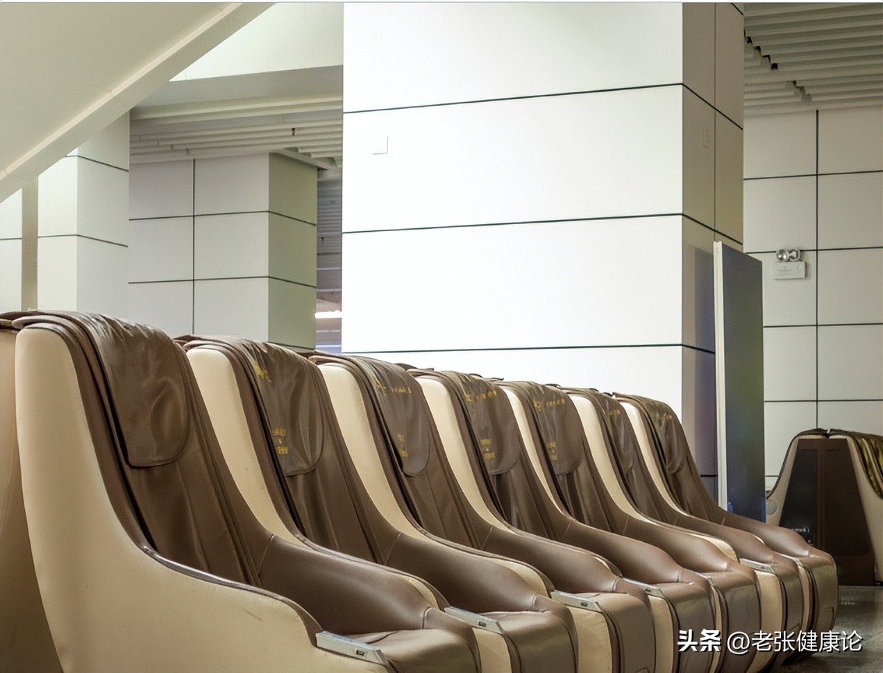 椅子安全隐患_髋关节训练椅_塑料折叠凳健康风险