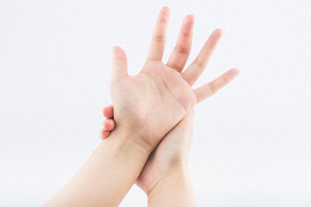 yy漫画画免费读漫画下拉式在线观看 长时间戴手套手僵？冬季选手套注意 3 点，保暖且不束缚