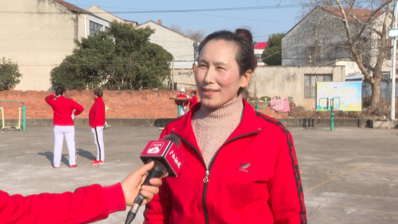 广场舞拜新年扇子舞_老年广场舞队创意队形_腊八节广场舞