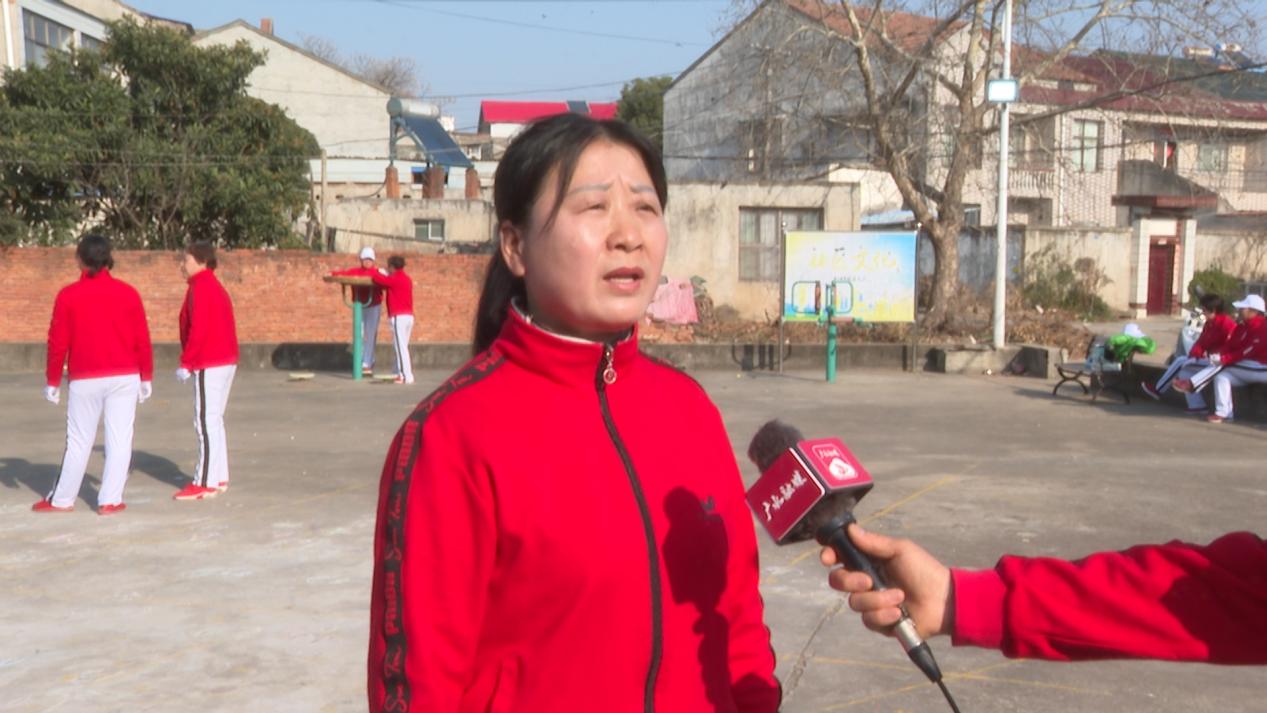 老年广场舞队创意队形_广场舞拜新年扇子舞_腊八节广场舞