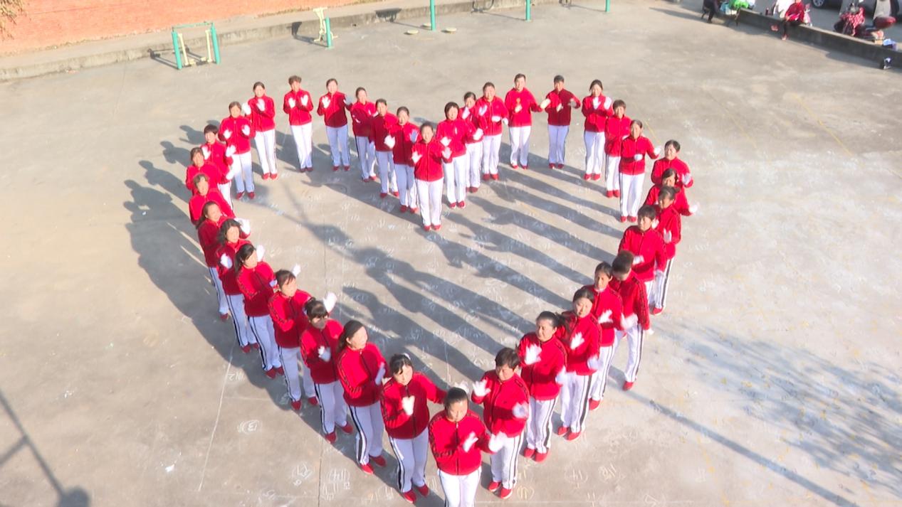 老年广场舞队创意队形_腊八节广场舞_广场舞拜新年扇子舞